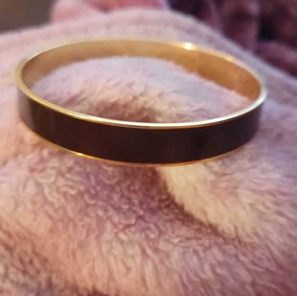 Kate Spade in a nutshell back and gold bangle - Picture 3 of 4